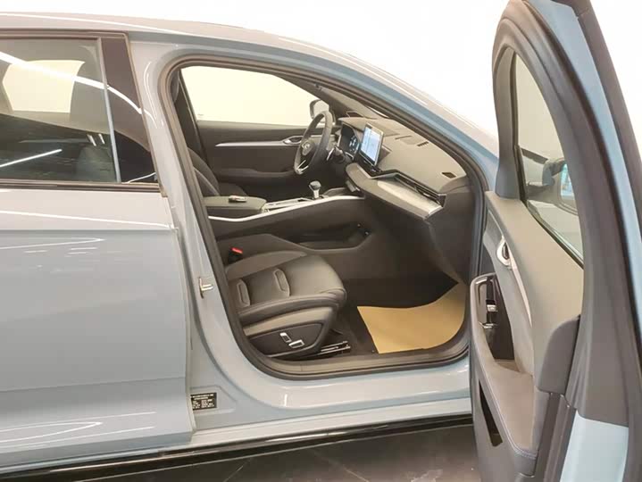 Фото 8 - Geely Preface