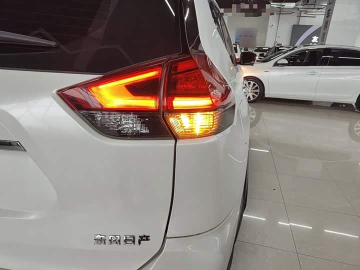 Фото 8 - Nissan X-Trail