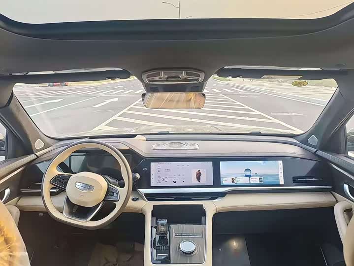 Фото 6 - Geely Monjaro