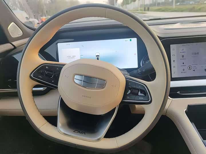 Фото 8 - Geely Monjaro