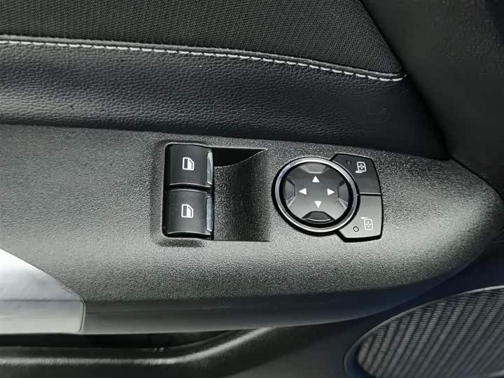 Фото 9 - Ford Mustang