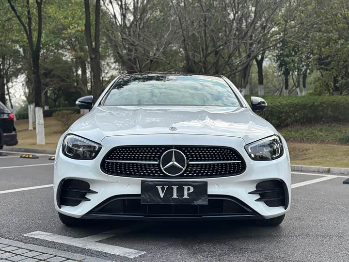 Фото 2 - Mercedes-Benz E-Class