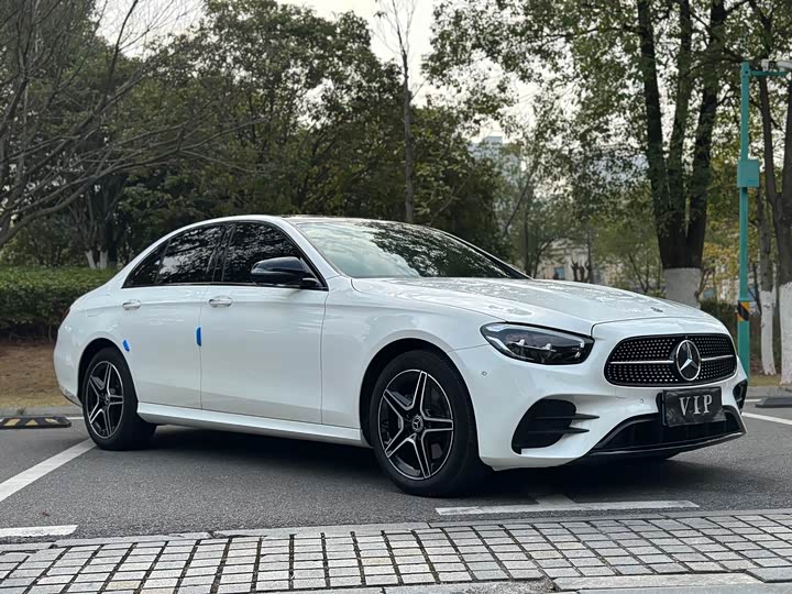 Фото 3 - Mercedes-Benz E-Class