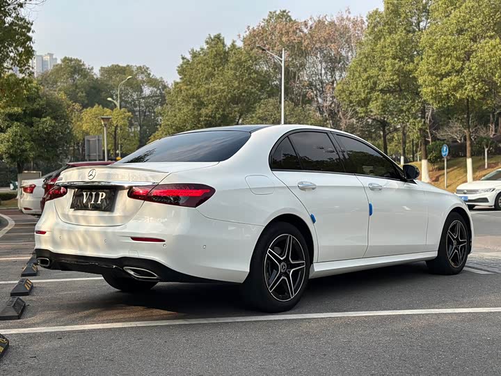 Фото 5 - Mercedes-Benz E-Class