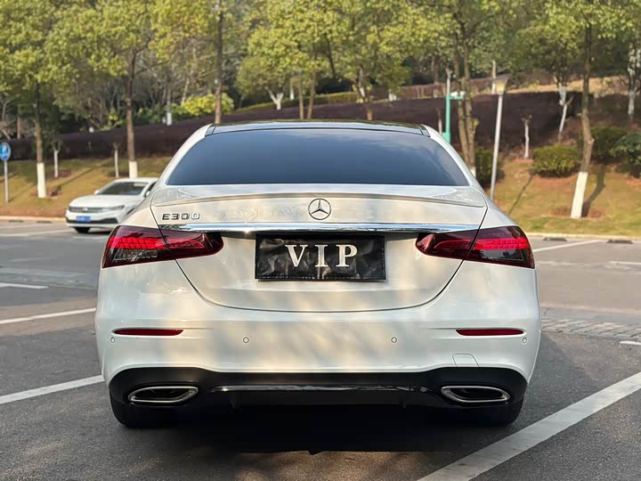 Фото 6 - Mercedes-Benz E-Class