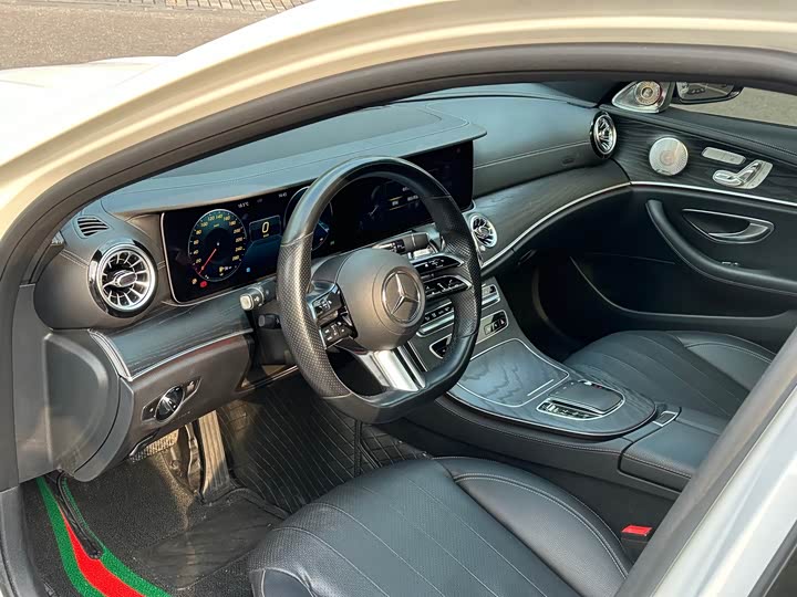 Фото 9 - Mercedes-Benz E-Class