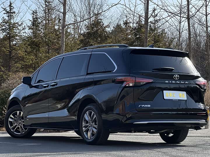 Фото 3 - Toyota Sienna