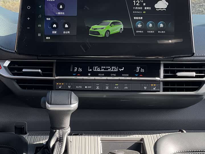 Фото 8 - Toyota Sienna