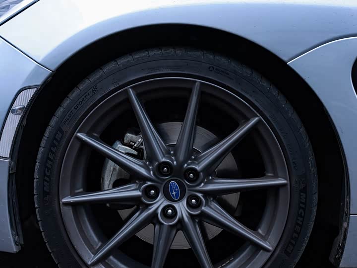 Фото 2 - Subaru BRZ