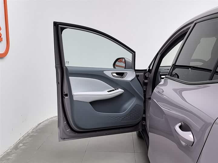 Фото 8 - MG Motor 4 EV