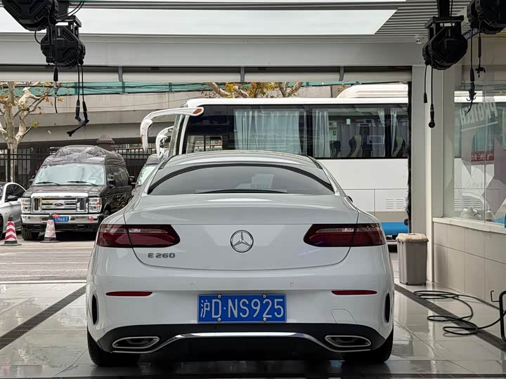 Фото 4 - Mercedes-Benz E-Class