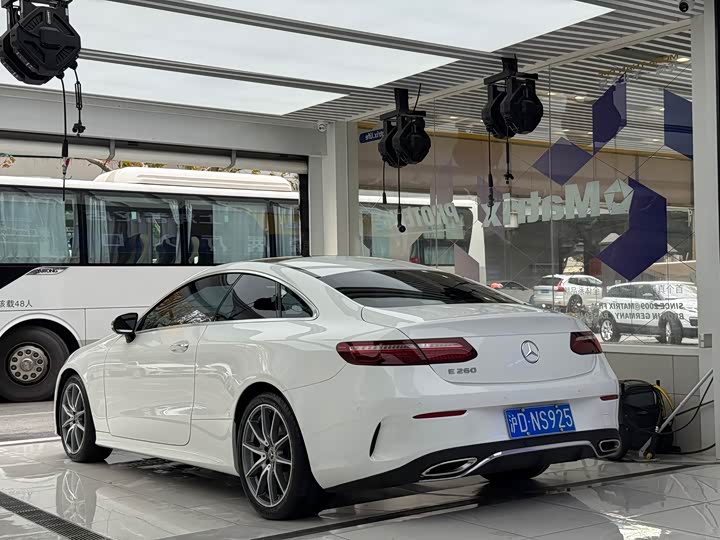 Фото 5 - Mercedes-Benz E-Class