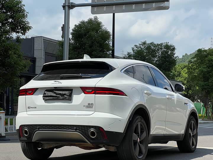 Фото 6 - Jaguar E-Pace