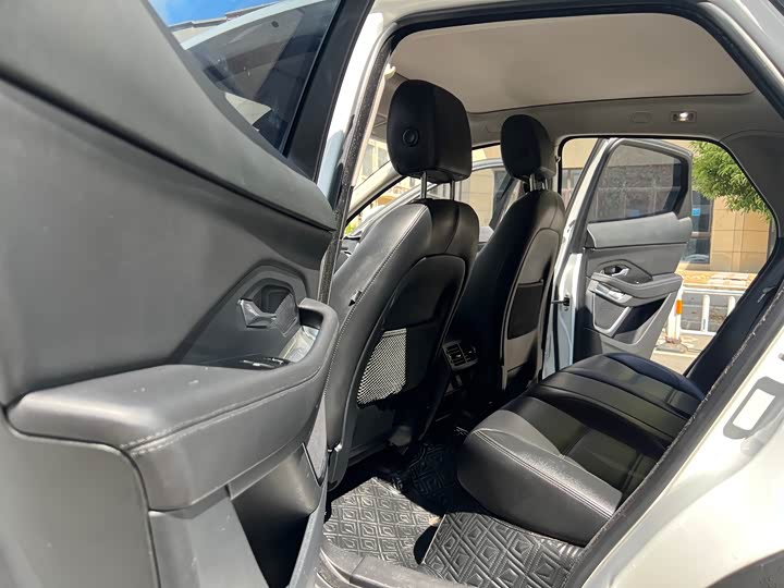 Фото 9 - Jaguar E-Pace