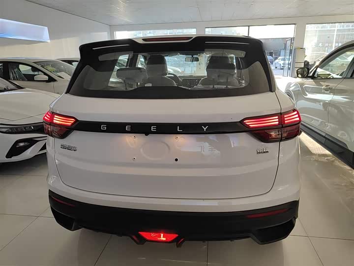 Фото 6 - Geely Coolray