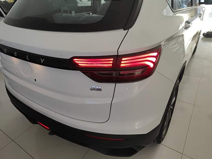 Фото 8 - Geely Coolray