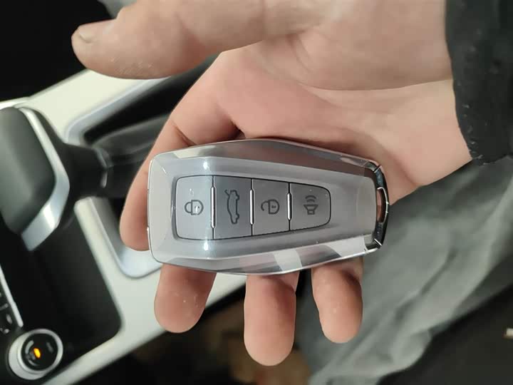 Фото 9 - Geely Coolray