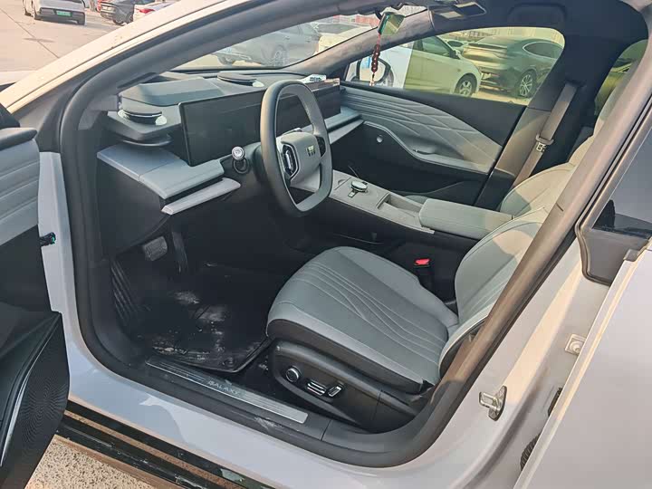 Фото 6 - Geely Galaxy E8