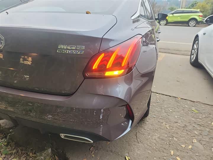 Фото 8 - MG Motor 5