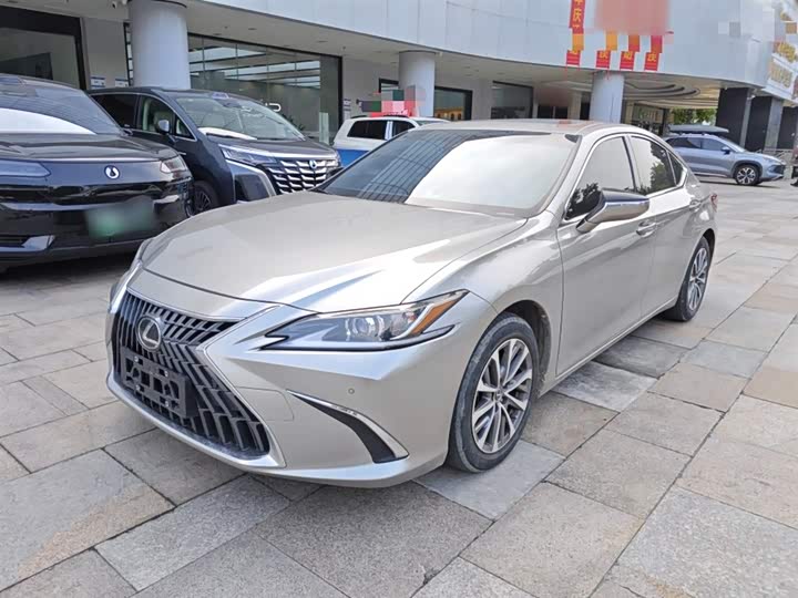 Фото 2 - Lexus ES