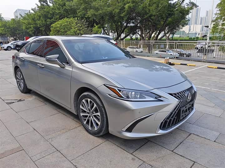 Фото 4 - Lexus ES