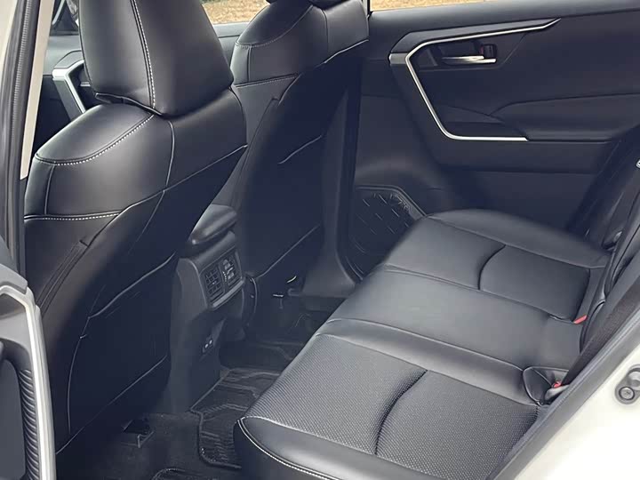 Фото 5 - Toyota RAV4