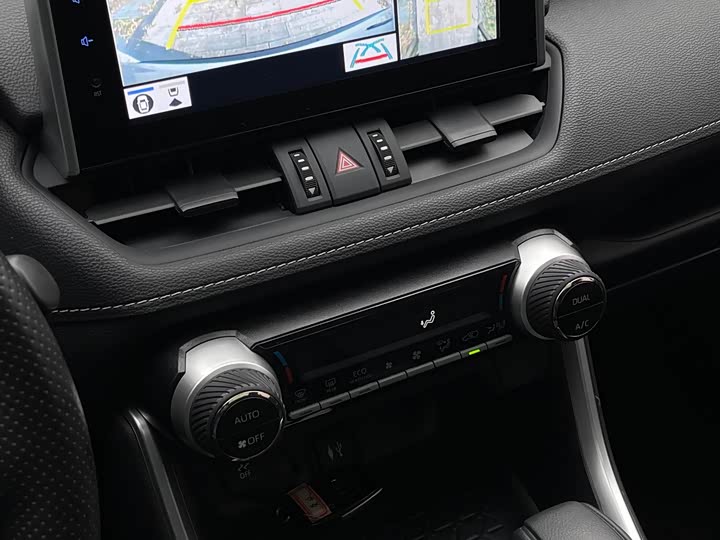 Фото 9 - Toyota RAV4