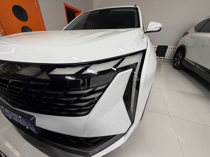 Фото 9 - Geely Atlas L