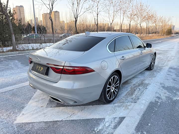 Фото 9 - Jaguar XF L