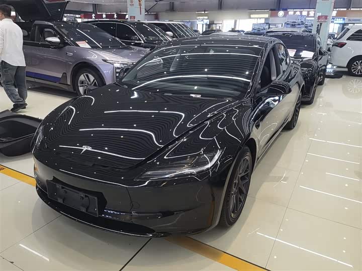 Фото 1 - Tesla Model 3