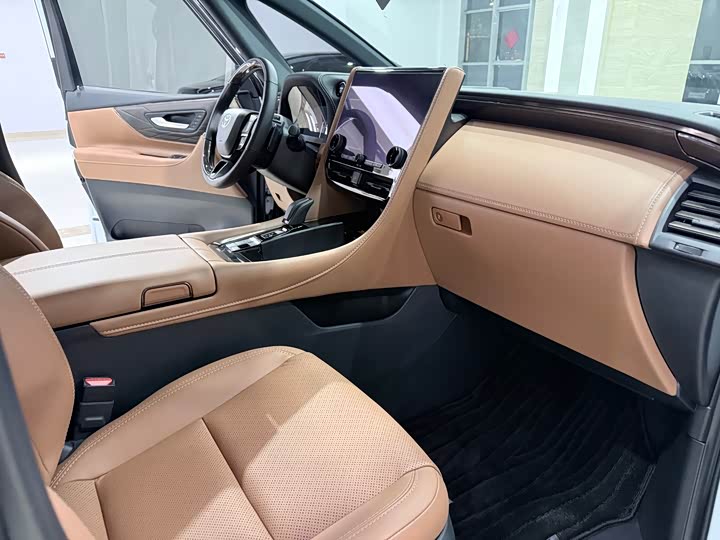 Фото 9 - Toyota Alphard