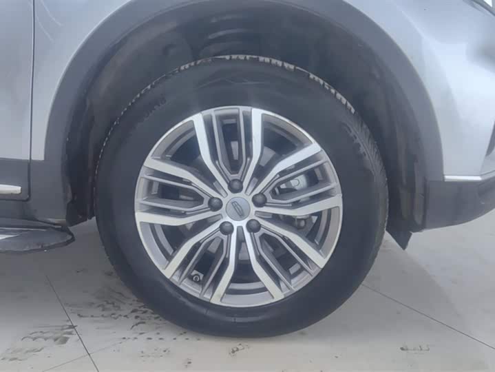 Фото 6 - Geely Atlas