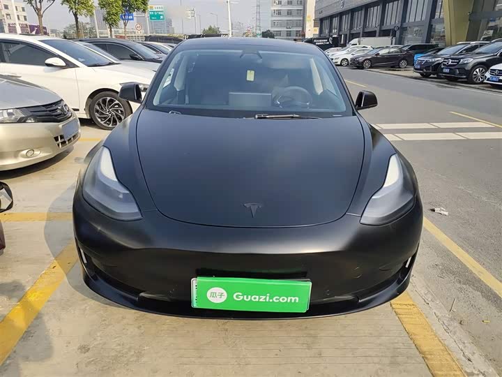 Фото 3 - Tesla Model 3