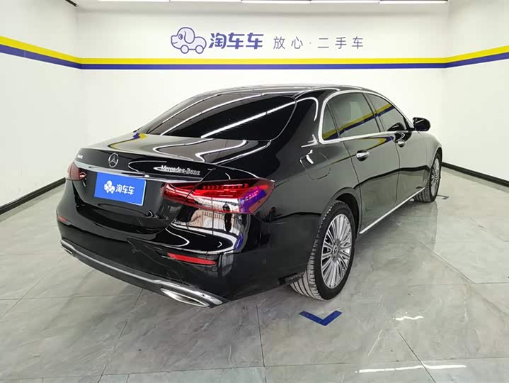 Фото 3 - Mercedes-Benz E-Class