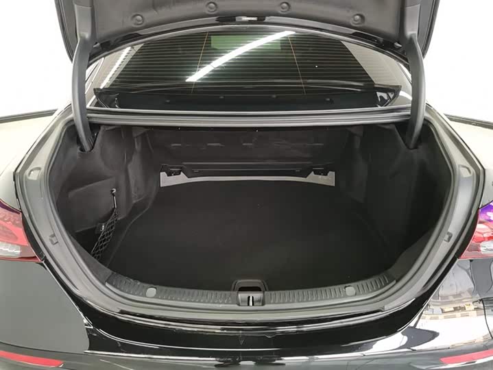 Фото 4 - Mercedes-Benz E-Class