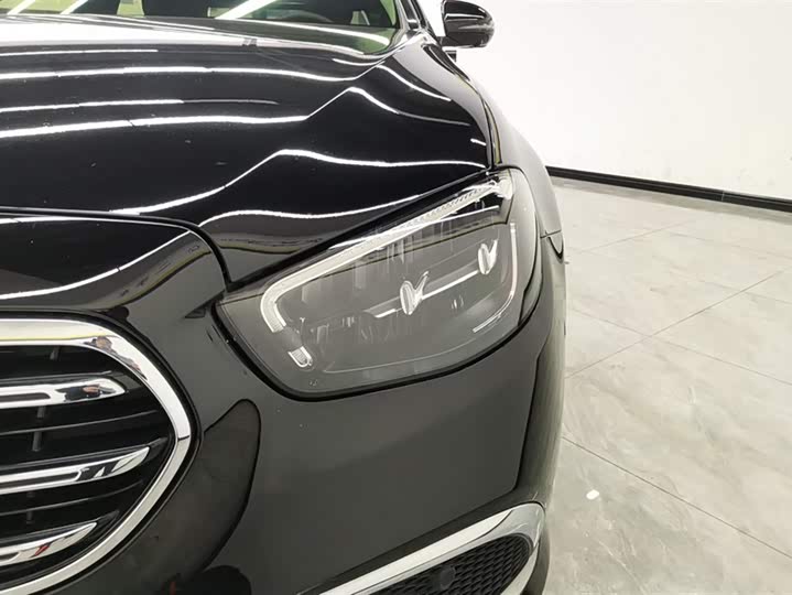 Фото 5 - Mercedes-Benz E-Class