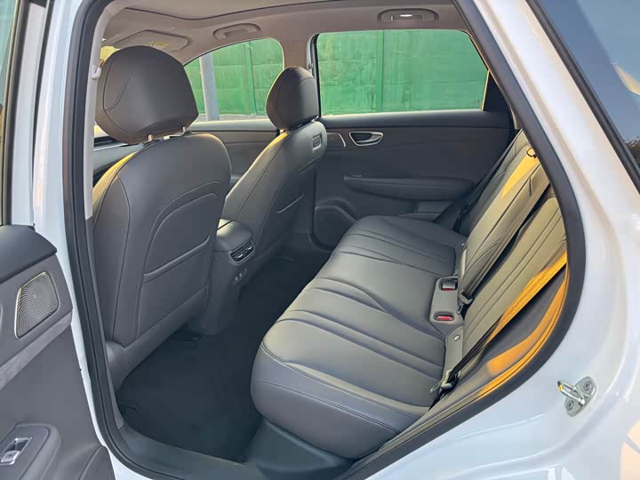 Фото 9 - Shangjie (Huawei × SAIC) H5