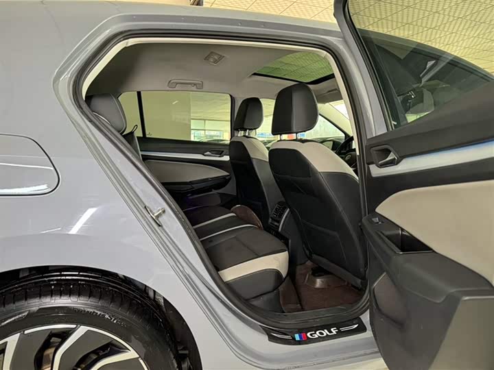 Фото 4 - Volkswagen Golf