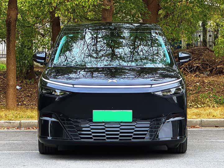 Фото 3 - XPeng X9