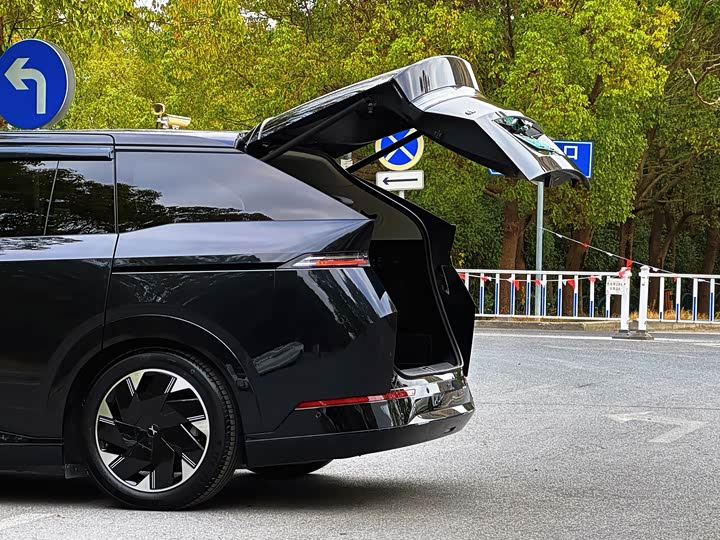 Фото 4 - XPeng X9