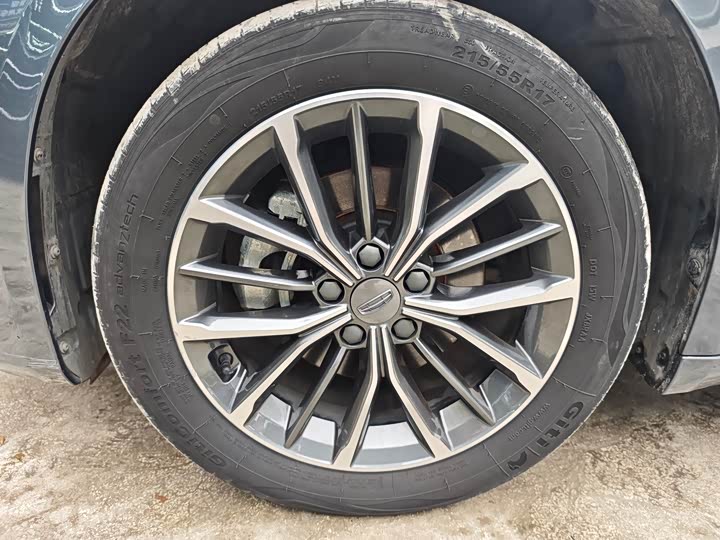 Фото 8 - Geely Preface