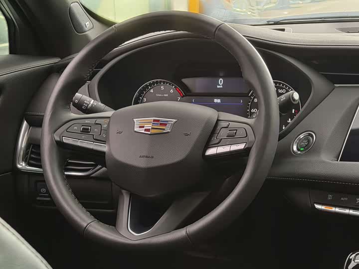 Фото 8 - Cadillac XT4