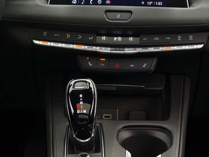 Фото 9 - Cadillac XT4