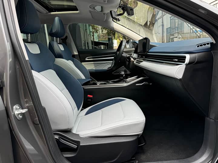 Фото 6 - Geely Emgrand