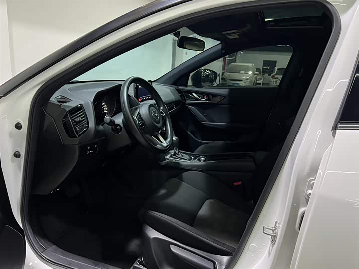 Фото 8 - Mazda CX-4