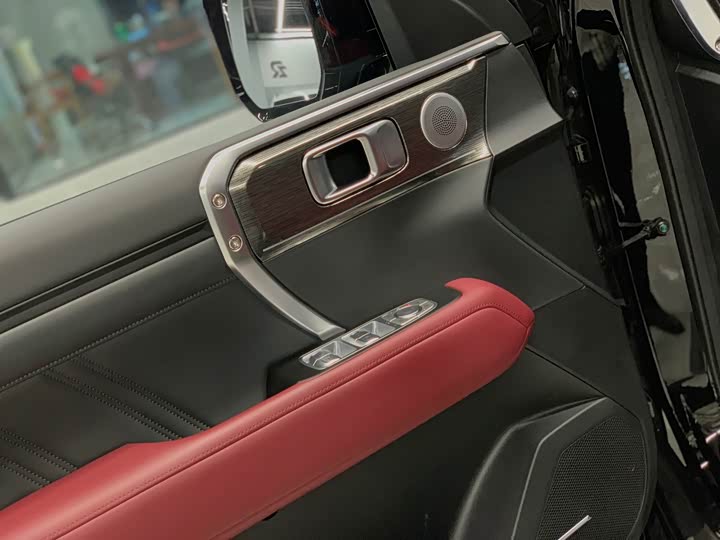 Фото 4 - Tank 400 Hybrid