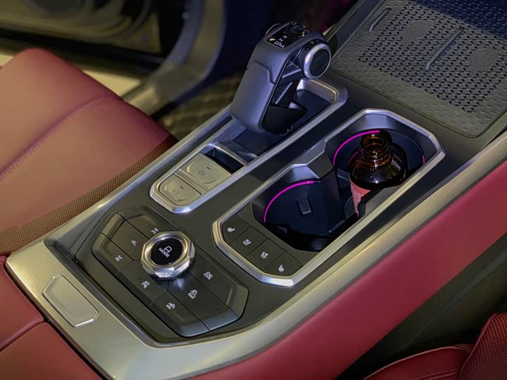 Фото 9 - Tank 400 Hybrid