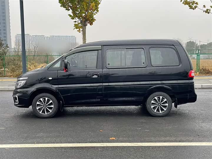 Фото 5 - Dongfeng Forthing Lingzhi M5