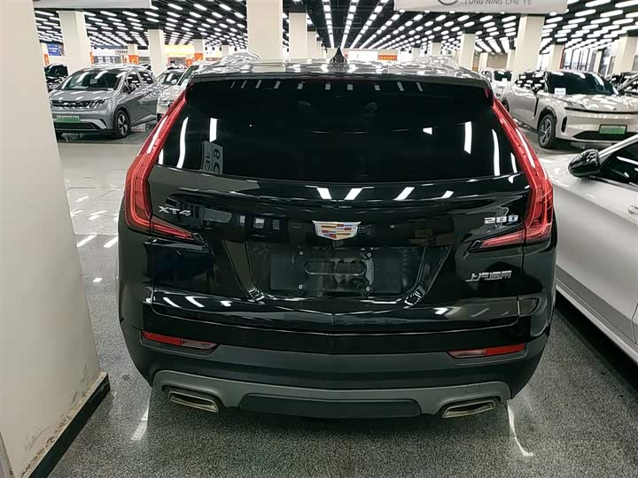 Фото 6 - Cadillac XT4
