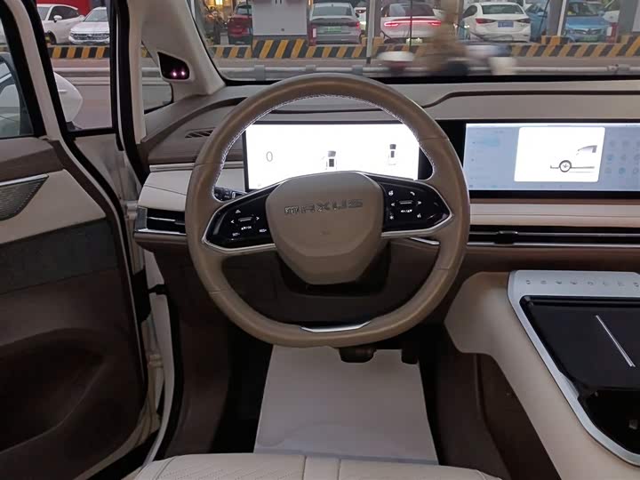 Фото 3 - Maxus Mifa 7